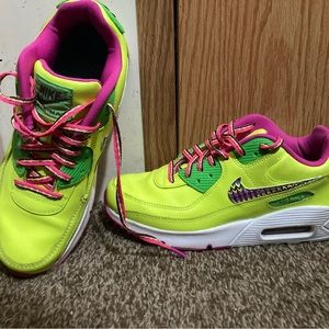 Nike air max neon low top shoes 5.5y